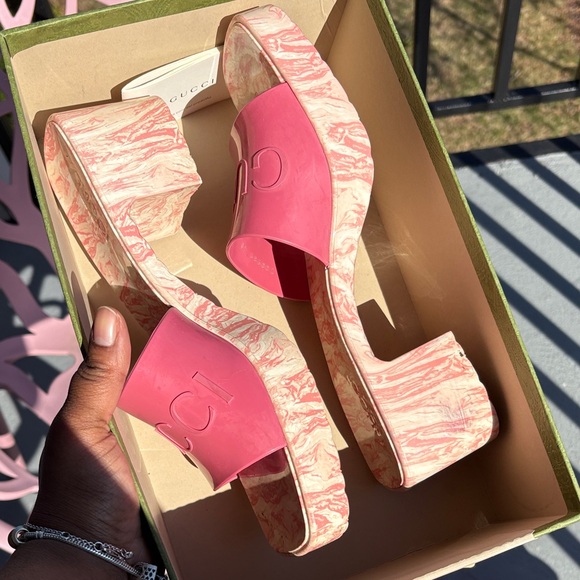 Gucci Coral Pink Marble Logo Block Heel Rubber Slides in box - Picture 3 of 12